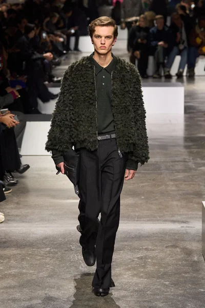 Look 24